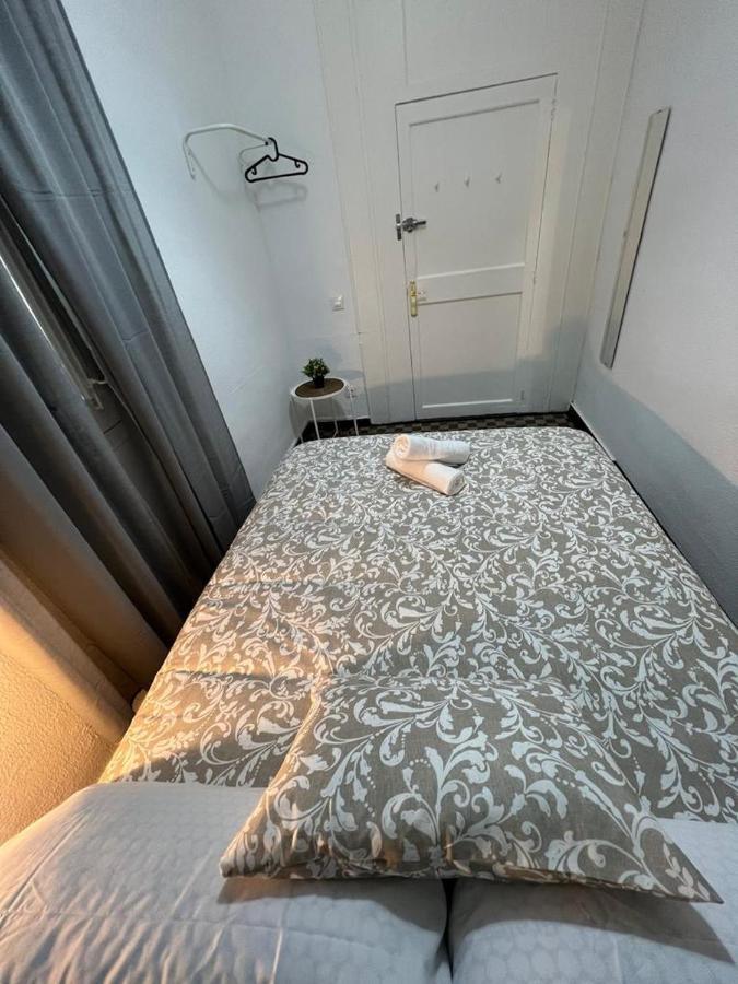 A & M Barcelona Hostal Exterior photo